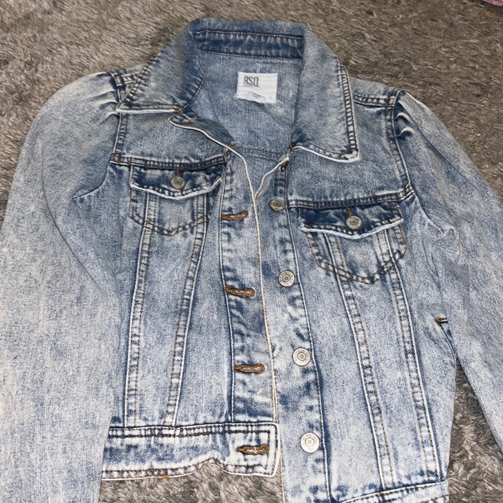 Tillys denim jacket size small.